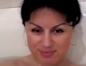 Chunky milf nataly masturbating in the bath